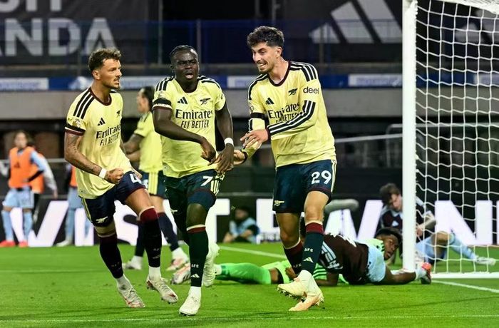 Có lợi thế, Arsenal chuyển trọng tâm sang bảo vệ thành quả và đứng vững trước sức ép cuối trận của Aston Villa. Đoàn quân HLV Mikel Arteta bảo toàn tỷ số 1-0 để nối dài khởi đầu toàn thắng. Ảnh: Getty.