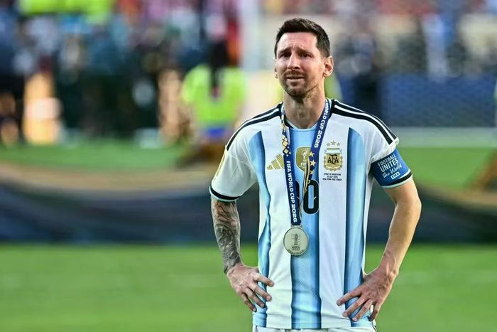 Thất bại trước Tây Ban Nha ở chung kết World Cup 2026 khiến Messi bắt đầu nghiêm túc nghĩ đến việc giã từ màu áo thân yêu. Tiền đạo 39 tuổi thừa nhận quyết định khiến anh đau đớn, nhưng tin đây là thời điểm thích hợp để khép lại sự nghiệp quốc tế. Ảnh: AFP.