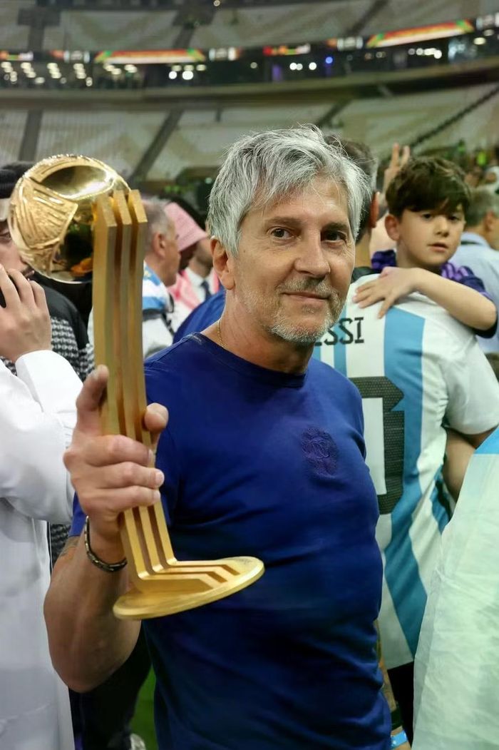 Biến cố khiến quyết định ấy trở nên dứt khoát hơn là sự ra đi của cha anh, ông Jorge Messi, ngày 8/8. Messi cho biết sau những gì xảy ra với cha, anh càng tin rằng đã đến lúc kết thúc chương dài nhất trong sự nghiệp của mình. Ảnh: Getty Images.