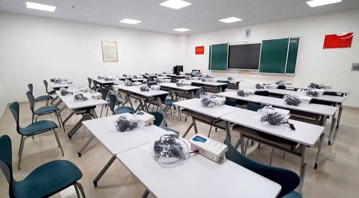 Phòng học với trang thiết bị khang trang.