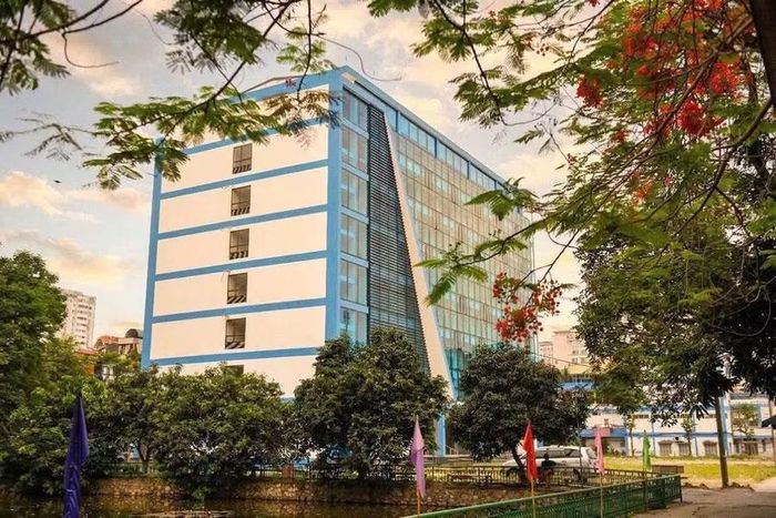 Giảng đường đa năng diện tích 900 m², với tổng diện tích sàn gần 7.000 m² được đưa vào sử dụng năm 2026.