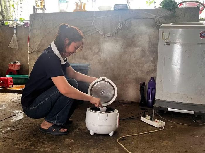 19 năm gắn bó với nghiệp gieo chữ là chừng ấy năm cô Quý trong cảnh ở trọ tạm bợ.