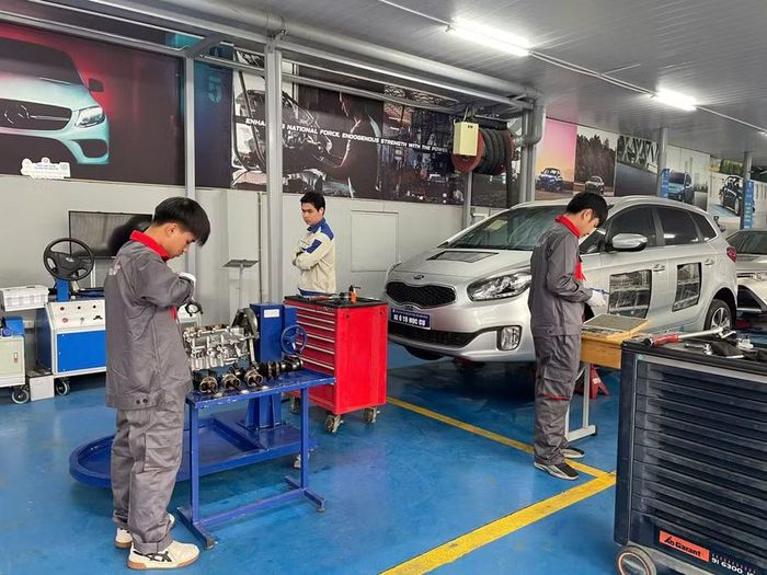 Nhà trường không "khoán trắng" người học cho doanh nghiệp.