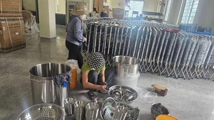 Trường Phổ thông nội trú liên cấp Tiểu học - THCS xã Dục Nông chuẩn bị vật dụng nội trú cho học sinh. Ảnh: Nguyễn Thị Liên