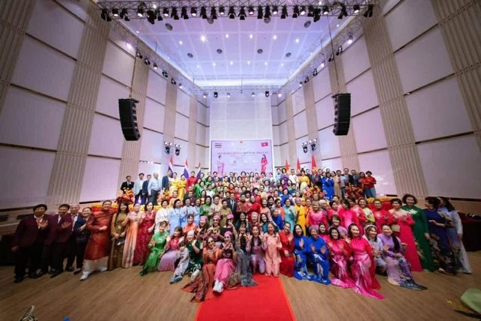Đông đảo đại biểu, bà con kiều bào và bạn bè Thái Lan tham dự sự kiện. (Nguồn: Tổng Lãnh sự quán Việt Nam tại Khon Kaen)