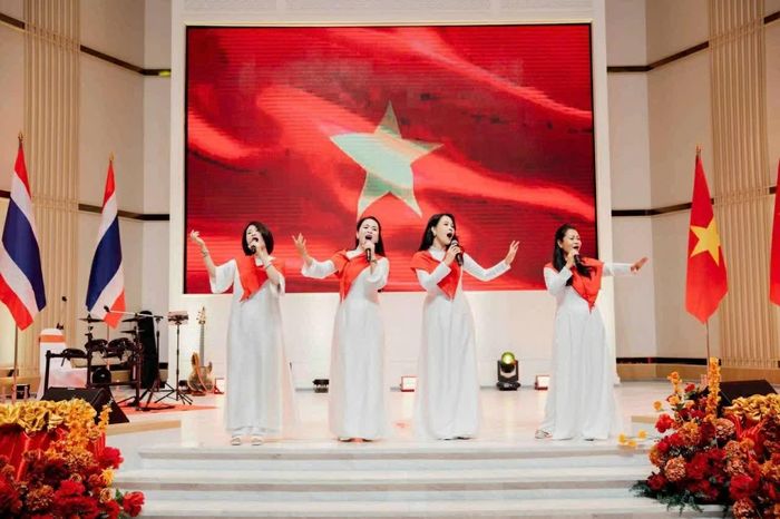 Tiết mục nghệ thuật tại Lễ hội Âm nhạc Việt Nam-Thái Lan. (Nguồn: Tổng Lãnh sự quán Việt Nam tại Khon Kaen)