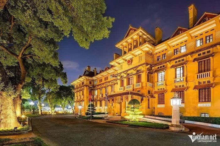 Trải qua trăm năm lịch sử, đến nay tòa nhà vẫn luôn được đánh giá là một kiến trúc đẹp, nổi bật, góp phần tạo nên vẻ đẹp kiến trúc đô thị nói riêng và sức hấp dẫn của Hà Nội nói chung. (Nguồn: Vietnamnet)