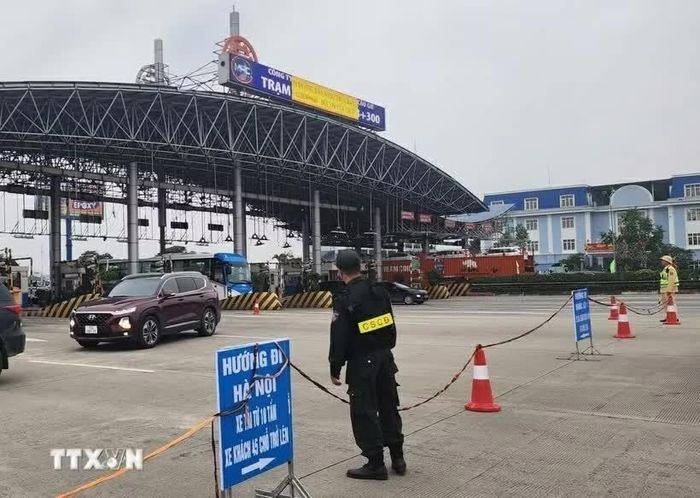 Đội Cảnh sát giao thông đường bộ cao tốc số 3, Phòng Hướng dẫn tuần tra, kiểm soát giao thông đường bộ, đường sắt - Cục Cảnh sát giao thông đã chính thức thực hiện ghi nhận và xử phạt hành vi không tuân thủ quy định về khoảng cách an toàn đối với xe chạy liền trước trên tuyến cao tốc Pháp Vân-Cầu Giẽ-Cao Bồ-Mai Sơn-Quốc lộ 45-Nghi Sơn. (Nguồn: TTXVN)