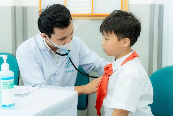 Bệnh viện Nhi Hà Nội khám sức khỏe học đường. Ảnh: Sở Y tế Hà Nội