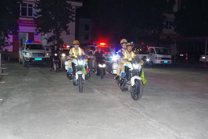 Lực lượng Cảnh sát giao thông Công an tỉnh phối hợp tăng cường tuần tra kiểm soát, bảo đảm trật tự ATGT dịp Lễ Quốc khánh 2/9, Tháng cao điểm an toàn giao thông cho học sinh đến trường. Ảnh: Công an Ninh Bình.