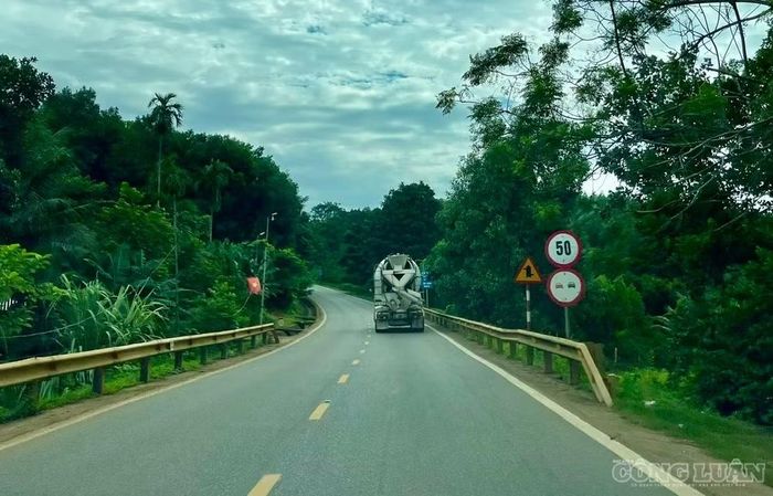 Tuy nhiên, lái xe phải chú ý đến các khu vực dân cư, địa hình đèo dốc quanh co...