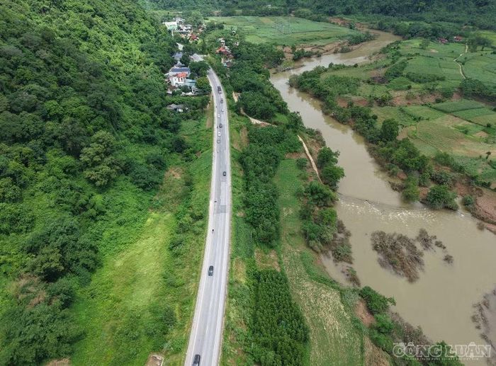  Nhiều tài xế cho rằng di chuyển trên đường Hồ Chí Minh sẽ bớt áp lực hơn trong bối cảnh việc kiểm soát khoảng cách trên cao tốc ngày càng chặt. 