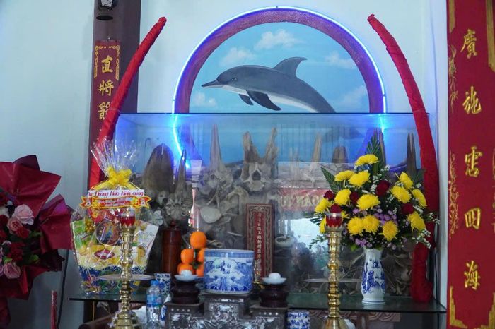 Lăng ông Nam Hải ở Xương Lý là nơi lưu giữ di cốt và thờ phụng cá ông với niềm tôn kính sâu sắc trong tâm thức cư dân vạn đầm. 
