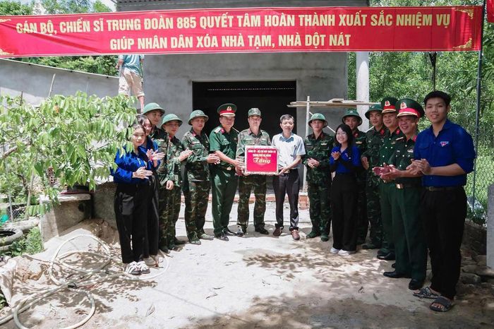 Thực hiện chủ trương xóa nhà tạm, nhà dột nát cho con đẻ của người hoạt động kháng chiến bị nhiễm chất độc hóa học, TP. Đà Nẵng triển khai hỗ trợ 136 trường hợp, gồm 85 nhà xây mới và 51 nhà sửa chữa.