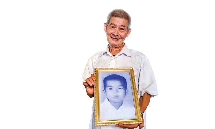 Ông Sơn và di ảnh liệt sĩ Lượm