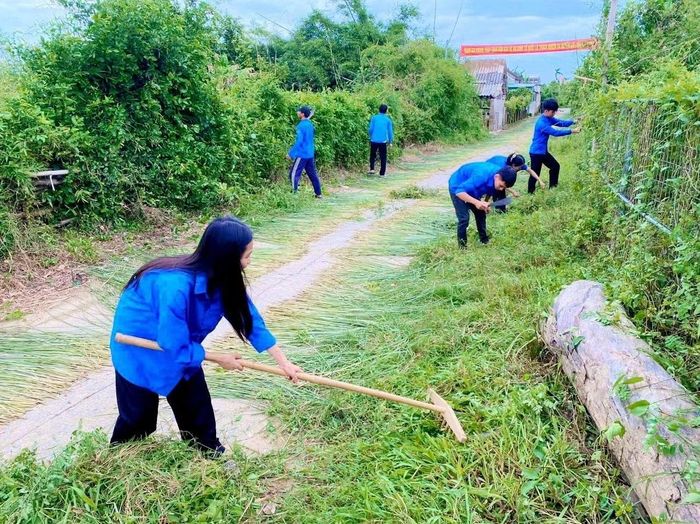 Tại nhiều khu dân cư, các hoạt động được lồng ghép với việc xây dựng cảnh quan, giữ gìn vệ sinh môi trường và vận động người dân thực hiện nếp sống văn minh.