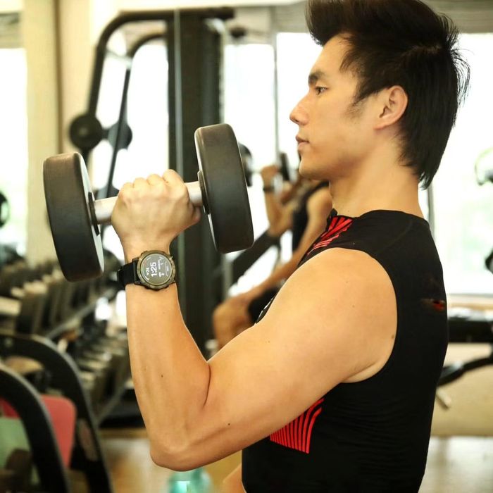 Từ marathon, ultra marathon đến ba môn phối hợp, Nhan Phúc Vinh liên tục thử sức ở những cự ly dài. Những năm gần đây, trang cá nhân của nam diễn viên gần như chỉ cập nhật hình ảnh hoạt động thể thao.