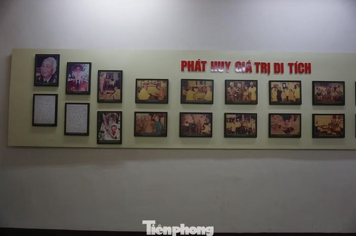 Những hiện vật gắn với hoạt động của lực lượng Biệt động Sài Gòn được trưng bày tại di tích. (Ảnh: Nguyễn Tiến)