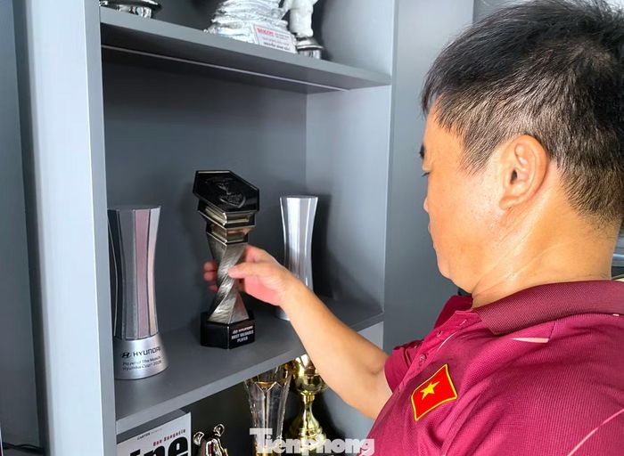 "Con chỉ về được một buổi. Đến sáng nay (1/9), Bắc đã trở lại Hà Nội để chuẩn bị cho mùa giải mới cùng câu lạc bộ", ông Nguyễn Đình Ấp nói.