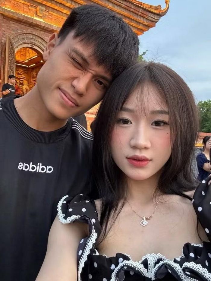 Thời điểm Lan Anh bị một tài khoản ẩn danh đăng tải những thông tin tiêu cực, Minh Phúc chủ động lên tiếng bảo vệ bạn gái. Sau sự việc, cả hai tiếp tục duy trì mối quan hệ và thường xuyên đồng hành trong cuộc sống.
