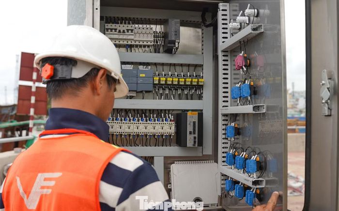Song song với công tác mỹ quan công trình, mục tiêu trong tháng 9, dự án sẽ tiến hành đấu nối hệ thống điều khiển tự động SCADA, hệ thống giám sát và triển khai vận hành thử các cống kế tiếp là Tân Thuận, Phú Xuân.