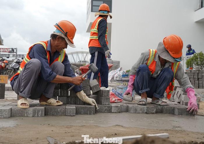 Công nhân miệt mài thi công xuyên lễ 2/9, chạy đua hoàn thiện dự án vào tháng 11/2026.