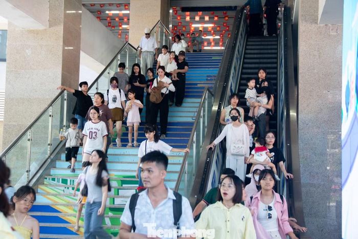 Theo Hà Nội Metro, ngân sách thành phố hỗ trợ 100% giá vé lượt trong thời gian thực hiện chương trình. Việc miễn vé được triển khai nhằm tạo thuận lợi cho người dân và du khách lựa chọn đường sắt đô thị trong kỳ nghỉ lễ, đồng thời góp phần tăng khả năng tiếp cận phương tiện giao thông công cộng.
