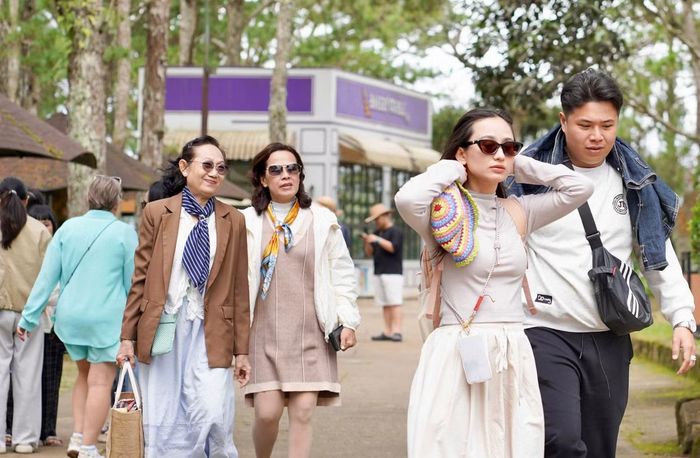 Riêng Thung lũng Tình Yêu đón khoảng 4.000-6.000 lượt khách mỗi ngày, tăng khoảng 2 lần so với ngày thường.