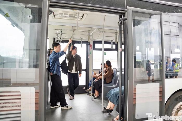 Theo ghi nhận, hiệu ứng từ việc Cảng hàng không quốc tế Liên Khương hoạt động trở lại cũng góp phần tạo sức hút mới cho du lịch Đà Lạt dịp lễ năm nay.