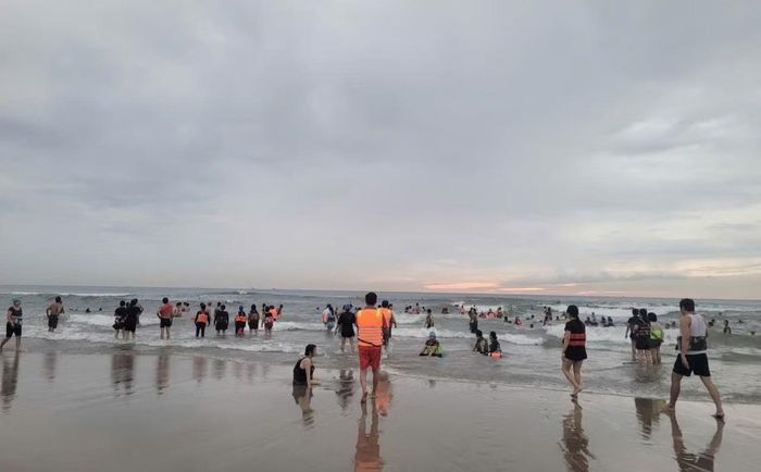 Khu vực bãi biển Mỹ Khê.