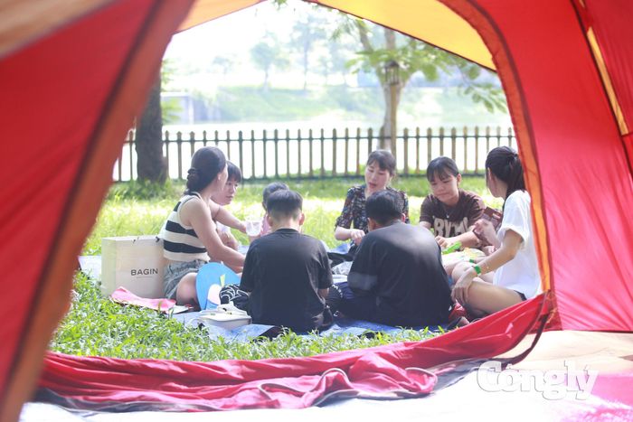 Người Hà Nội chọn cách nghỉ lễ “đi gần, vui lâu”.