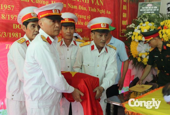 Sau 45 năm yên nghỉ tại Nghĩa trang Liệt sĩ Thành phố Hồ Chí Minh, liệt sĩ Lê Đình Văn hôm nay đã trở về quê nhà.