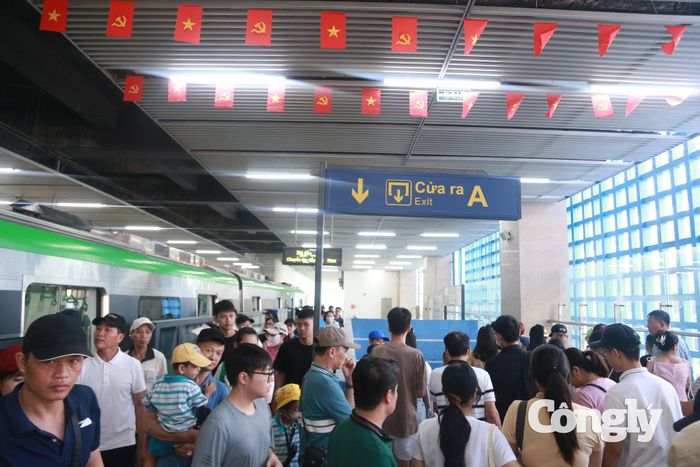 Với ưu điểm không phải lo tìm chỗ đỗ xe, hạn chế ảnh hưởng bởi ùn tắc trên đường phố và có thể kết nối với nhiều điểm vui chơi, tham quan, metro tạo thêm một lựa chọn thuận tiện cho người dân.