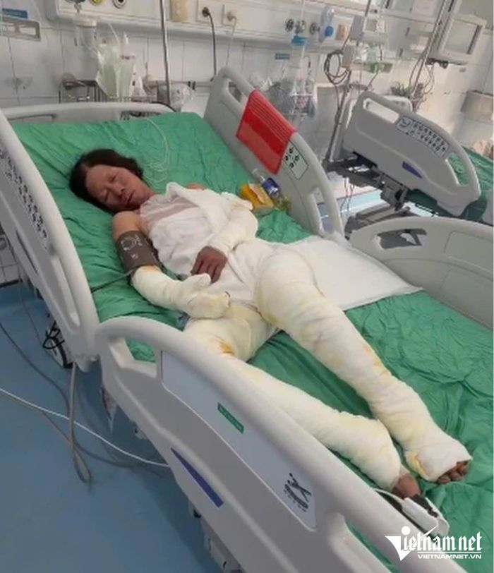 Người phụ nữ đơn thân phải nhờ hoàn toàn vào sự chăm sóc của người thân