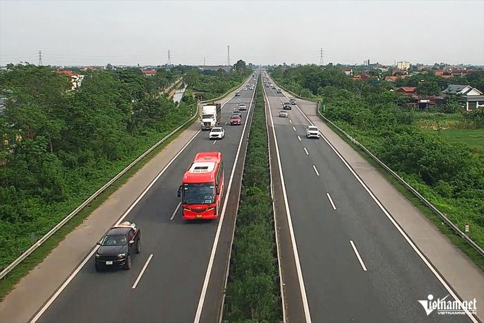 Các phương tiện được tổ chức lưu thông trên cả hai chiều cao tốc, hướng về Hà Nội. Ảnh: Đình Hiếu 