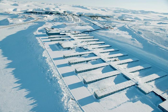 Mỏ vàng Kupol nằm biệt lập giữa vùng băng giá Chukotka, là một trong những mỏ vàng khắc nghiệt nhất hành tinh với khoảng 1.200 công nhân làm việc. Ảnh: Wired