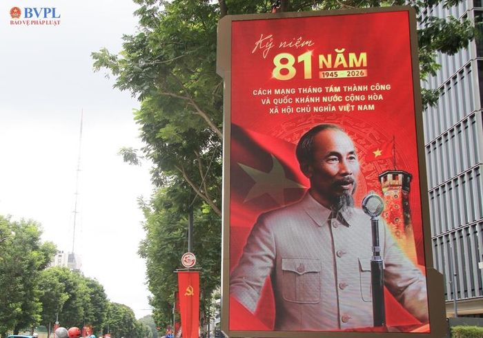 Hình ảnh Chủ tịch Hồ Chí Minh rực sáng.