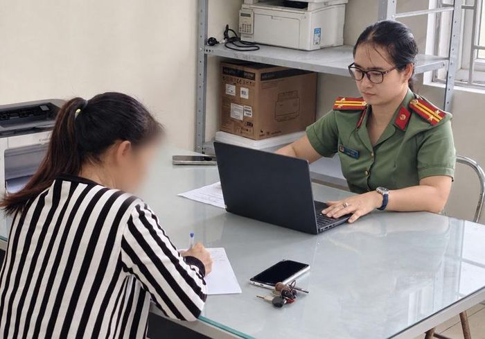   Công an xã Gia Lộc làm việc với chị P.T.Q.