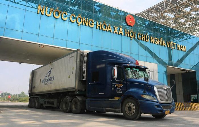 Hoạt động xuất nhập khẩu và xuất nhập cảnh qua Cửa khẩu quốc tế Móng Cái duy trì thông suốt trong dịp nghỉ lễ. (Ảnh minh họa)