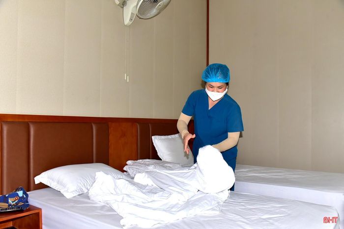  "Những ngày điều dưỡng tập trung cũng là kỳ nghỉ lễ, nhưng chúng tôi luôn xác định phải phục vụ chu đáo để các bác có thời gian nghỉ ngơi thoải mái, vui vẻ. Với chúng tôi, đó vừa là trách nhiệm, vừa là tình cảm dành cho người có công", chị Hoàng Thị Nhung - nhân viên Trung tâm Điều dưỡng người có công và Bảo trợ xã hội Hà Tĩnh cho hay. 