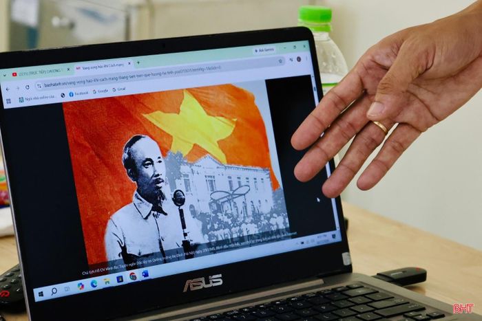 Thầy cô Trường Cao đẳng Y tế Hà Tĩnh cũng dành thời gian chia sẻ, giải thích về ý nghĩa lịch sử của ngày Quốc khánh 2/9 cho các bạn sinh viên.