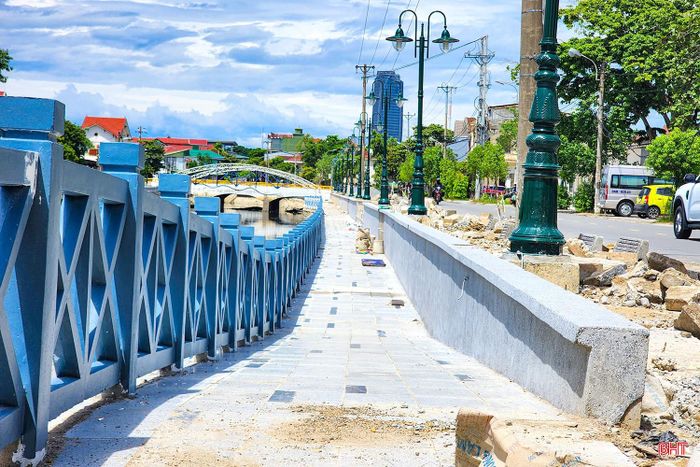 Dự án cải tạo sông Cụt (phường Thành Sen) đang bước vào giai đoạn nước rút. Dự án nhằm hoàn thiện hệ thống thu gom, xử lý nước thải, giảm ô nhiễm môi trường, đồng thời tạo không gian sinh hoạt cộng đồng cho người dân.