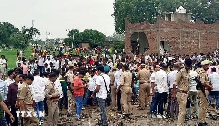 Hiện trường vụ nổ tại nhà máy sản xuất pháo hoa ở huyện Kaushambi, bang Uttar Pradesh, Ấn Độ ngày 31/8/2026. (Ảnh: ANI/TTXVN phát)