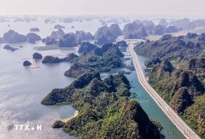 Xây dựng và phát triển Việt Nam trở thành quốc gia biển mạnh. (Ảnh: Hoàng Hiếu/TTXVN)