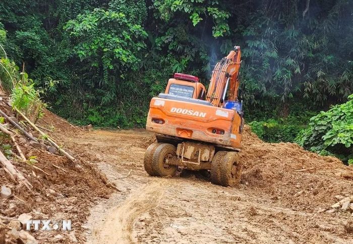 Dốc Hin Nam trên tuyến đường độc đạo Xốp Kho-Na Ngân là một trong 7 điểm sạt lở vách núi lớn nhất trên tuyến đường đã được khắc phục, thông tuyến. (Ảnh: TTXVN phát)