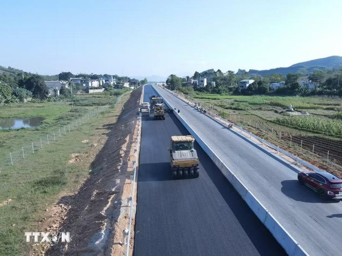 Dự án cao tốc Tuyên Quang-Hà Giang (giai đoạn 1) tiếp tục được khẩn trương hoàn thiện. (Ảnh: Hoàng Hải/TTXVN)