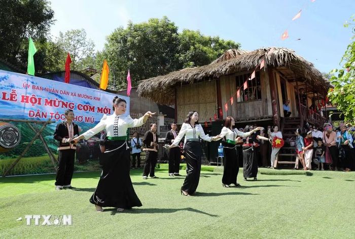 Biểu diễn văn nghệ tại không gian văn hóa Dân tộc Khơ Mú của xã Mường Kim. (Ảnh: Quý Trung/TTXVN)