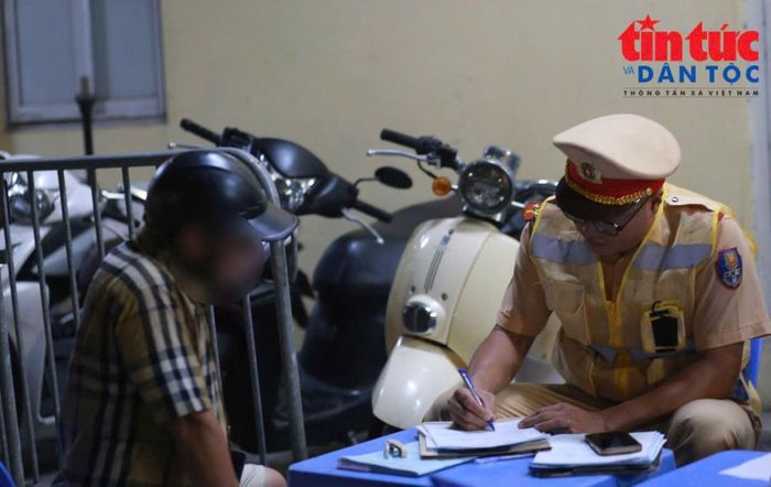 Nhiều trường hợp sau khi bị phát hiện đã được lực lượng chức năng lập biên bản, xử lý theo quy định.