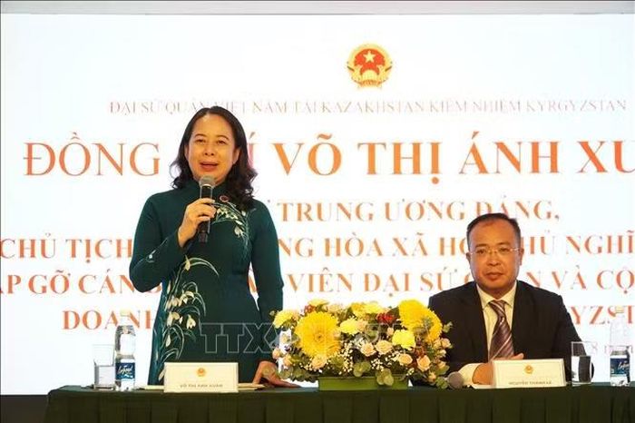 Phó Chủ tịch nước Võ Thị Ánh Xuân phát biểu trước cộng đồng Việt Nam tại Kyrgystan.
