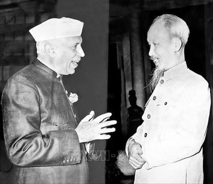 Chủ tịch Hồ Chí Minh và Thủ tướng Ấn Độ Jawaharlal Nehru, hai nhà lãnh đạo đặt nền móng cho quan hệ Việt Nam - Ấn Độ. Ảnh: TTXVN